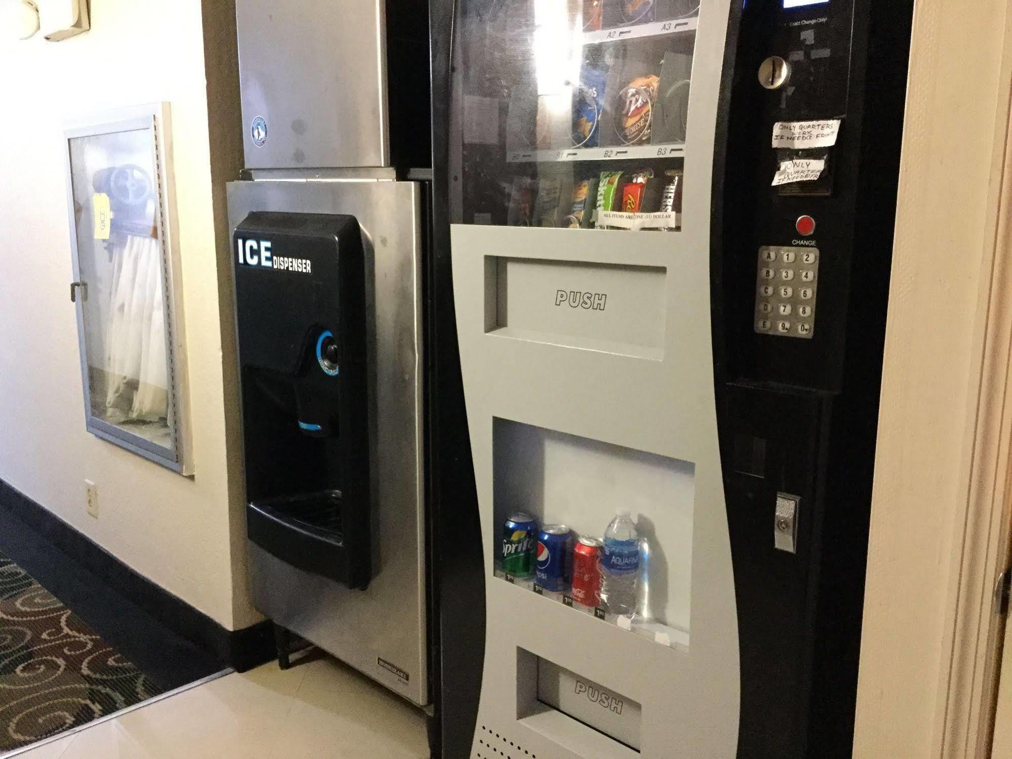 速8酒店 - 韦克罗斯 外观 照片